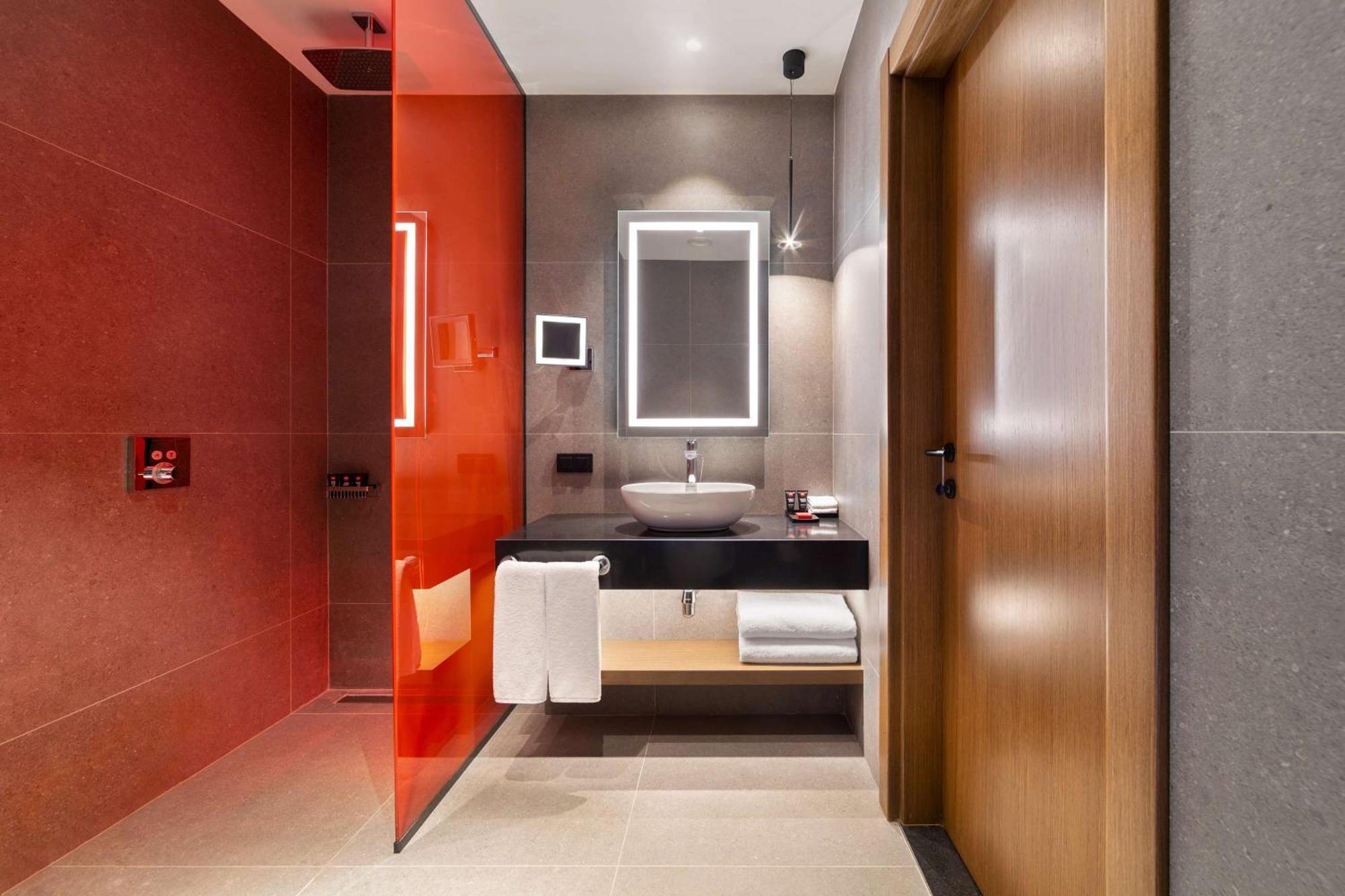 فندق Radisson Red تبليسي المظهر الخارجي الصورة