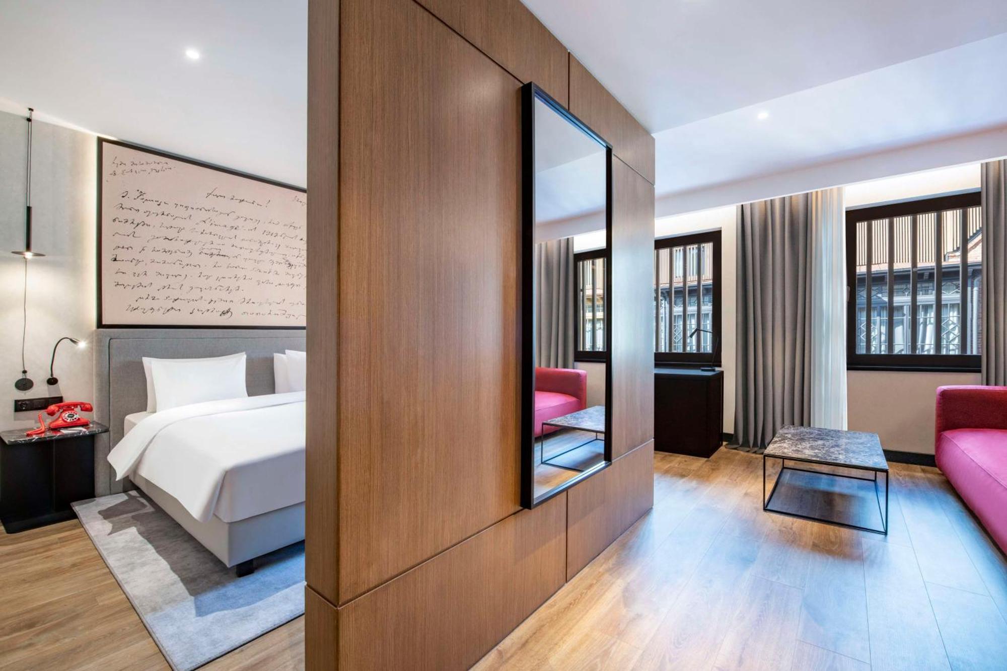 فندق Radisson Red تبليسي المظهر الخارجي الصورة
